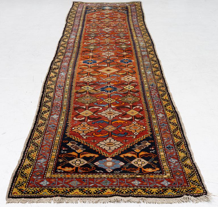 Gallerimatta, Anatol, antik, ca 425 x 90 cm.