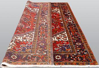 A Heriz/Gorovan carpet, ca 288 x 217 cm.