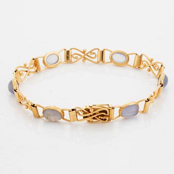 18K gold and cabochon-cut moonstone bracelet.
