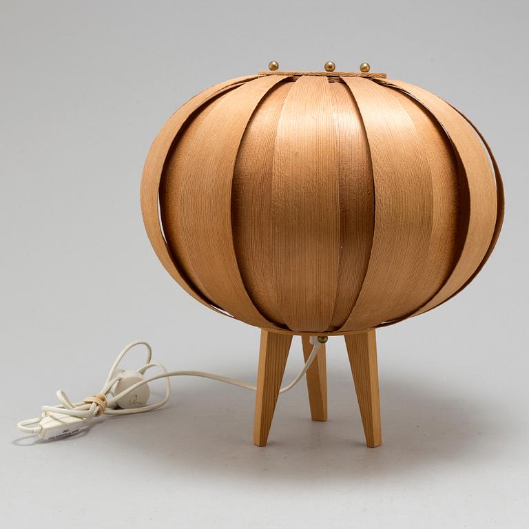 A second half of the 20th Century pine table lamp by Hans-Agne Jakobsson for Ellysett AB.