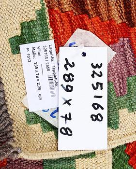 Gallerimatta, Kelim, ca. 289 x 78 cm.