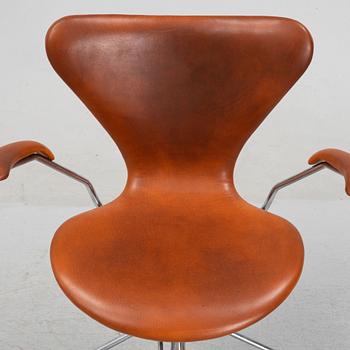 Arne Jacobsen, "Sjuan", kontorstol, Fritz Hansen, Danmark 1967.