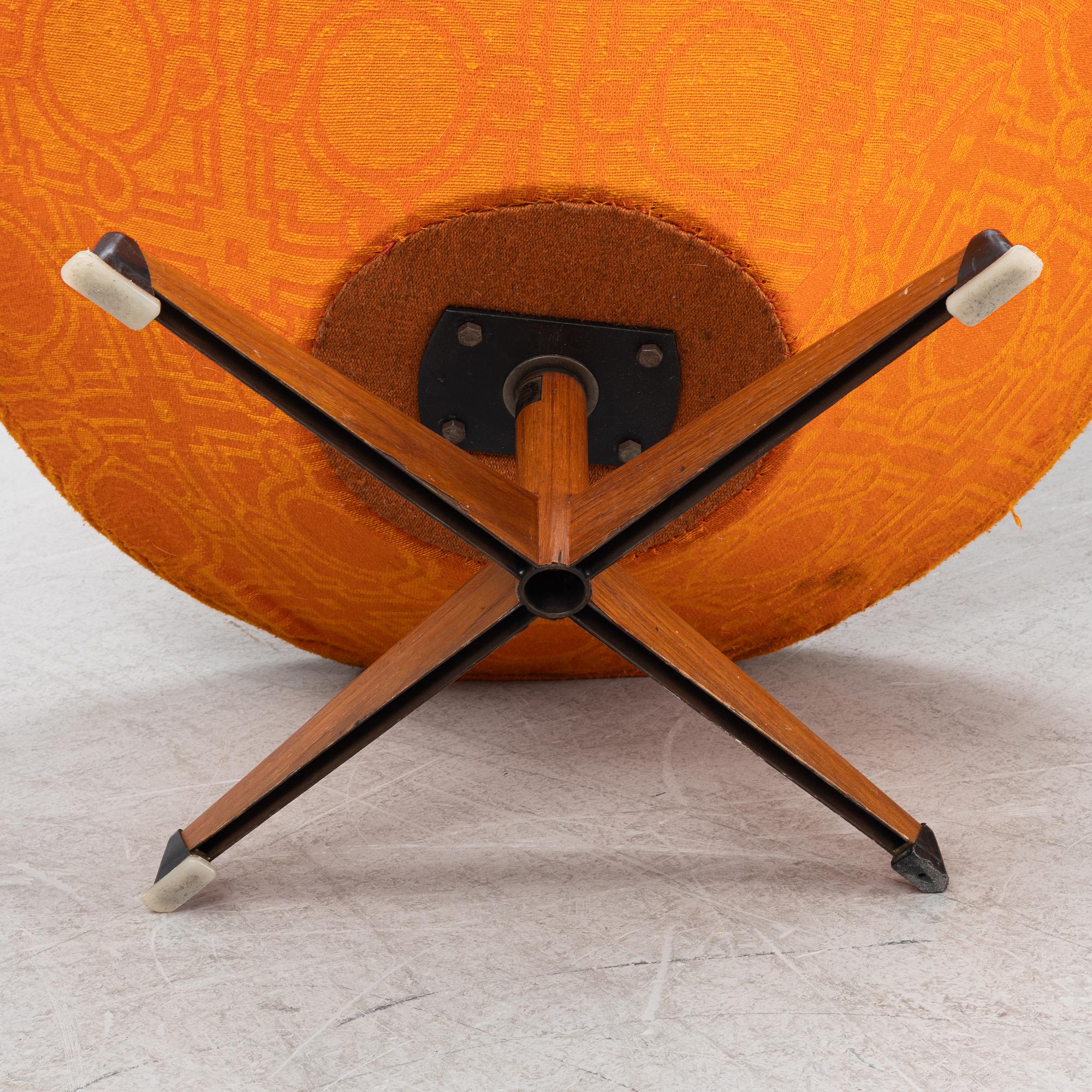 A swivel easy chair from Dahléns 1970s.