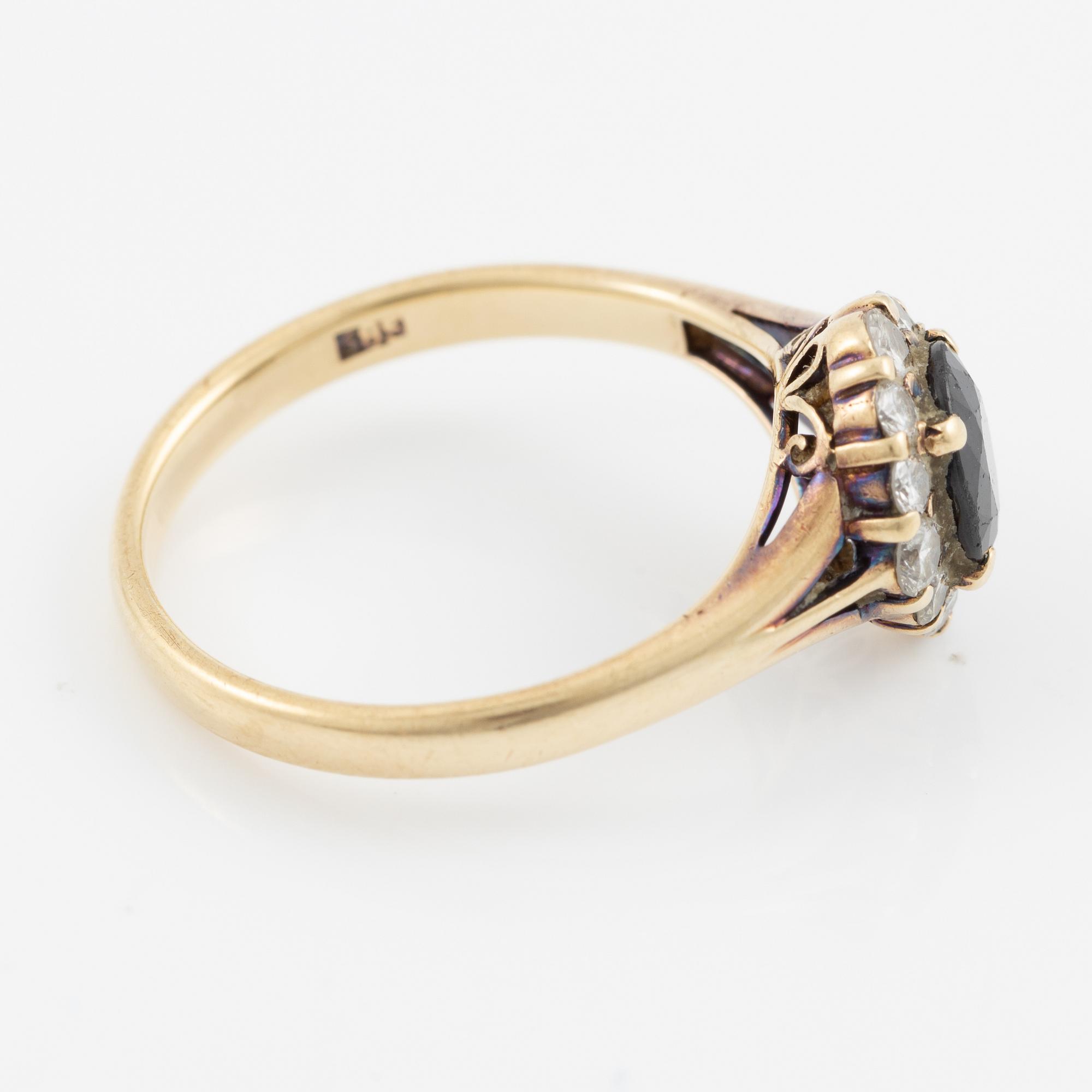 Ring, carved, 14K gold with sapphire and brilliant-cut diamonds.