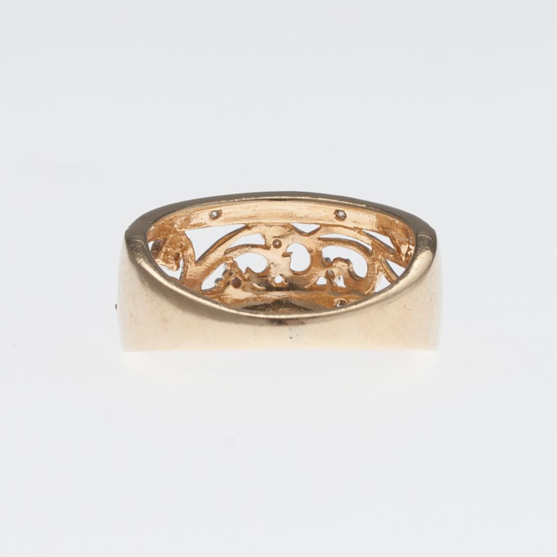RING, 14K guld, små diamanter, tot. ca 0,10 ct. Vikt 3,1 g.