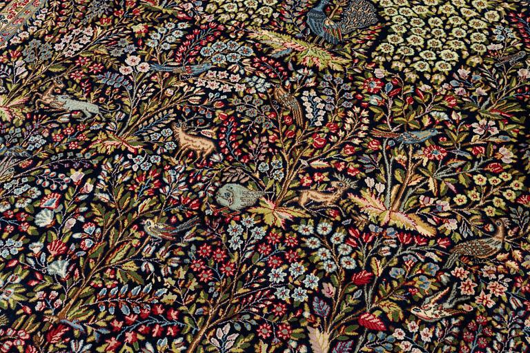 Matta, Kirman, ca 390 x 290 cm.