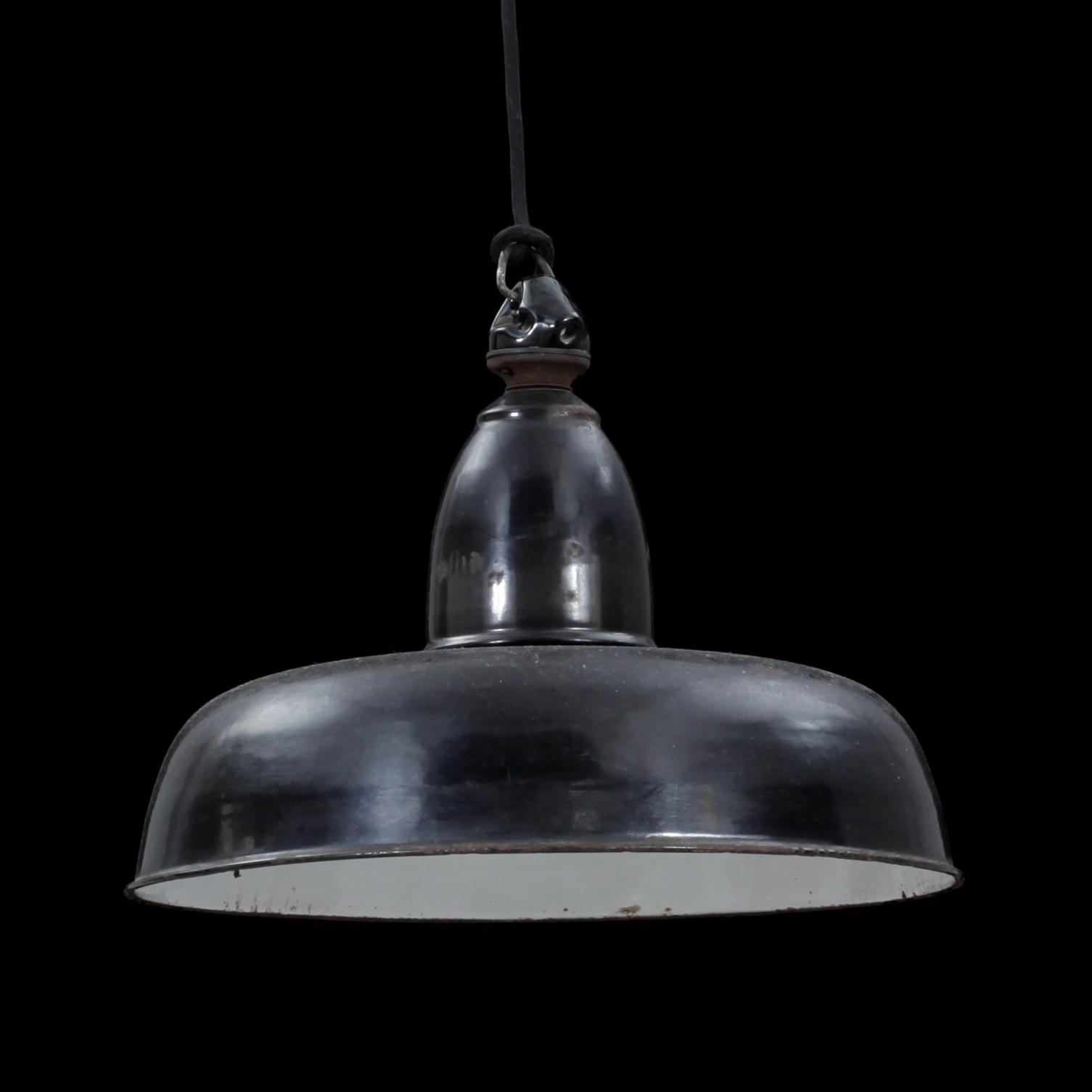 INDUSTRILAMPA, 1900-talets första hälft.