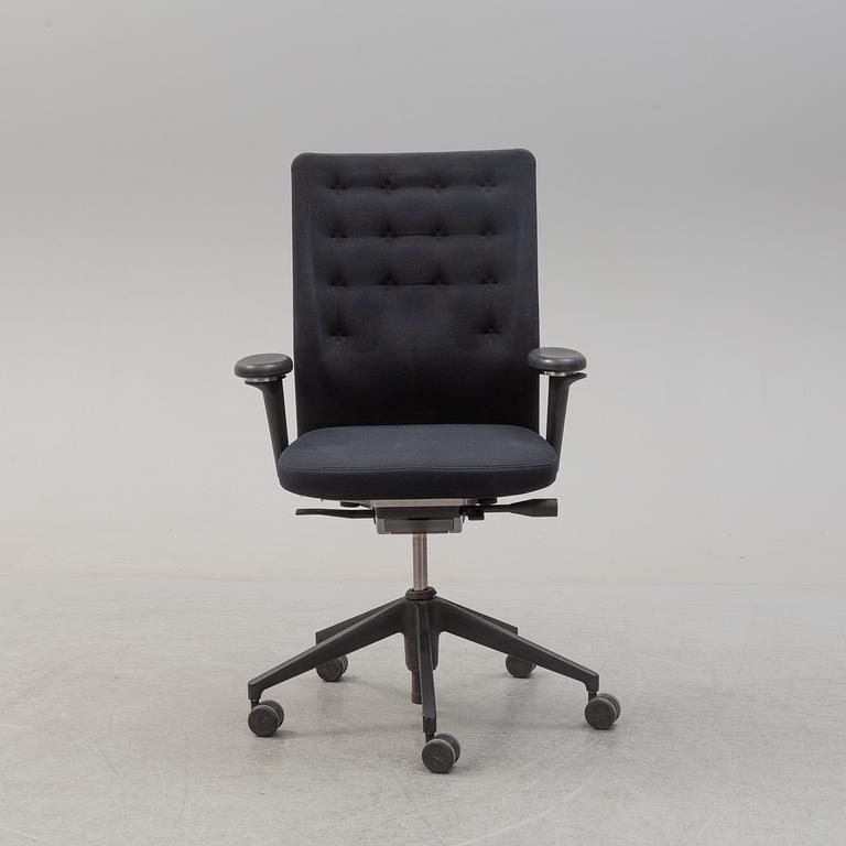 A 21th century 'ID Trim' office chair by Antonio Citterio, Vitra.