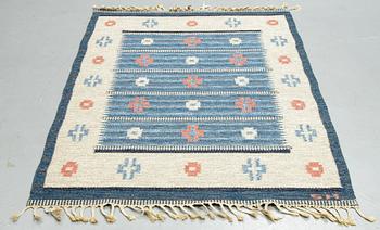 A carpet, flat weave, ca 199 x 122,5-125,5 cm, signed S.H. (possibly Svensk Hemslöjd).