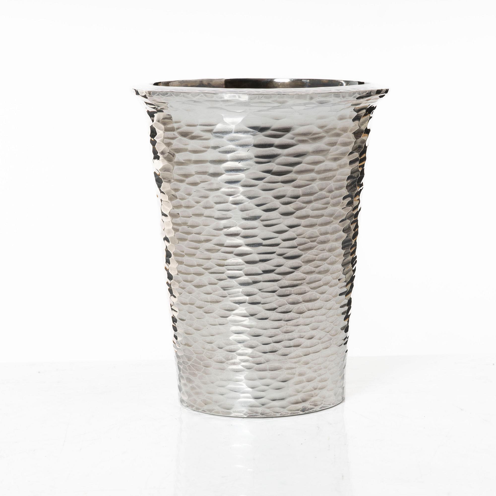Cup. sterling silver, Roland Lantz Stockholm 1972.