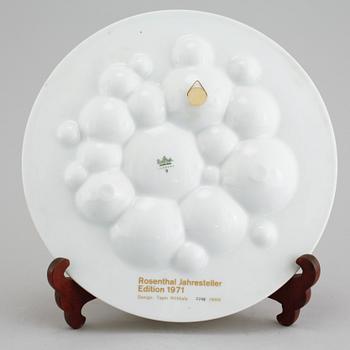 A porcelain plate by Tapio Wirkkala for Rosenthal Studio-line from 1971.