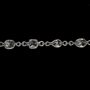 A mixed cut diamond necklace, tot. 18.58 cts.