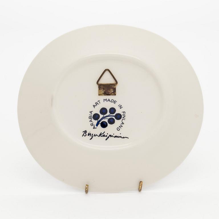 Birger Kaipiainen, A ceramic dish marked Birger Kaipiainen Arabia Art Made in Finland.