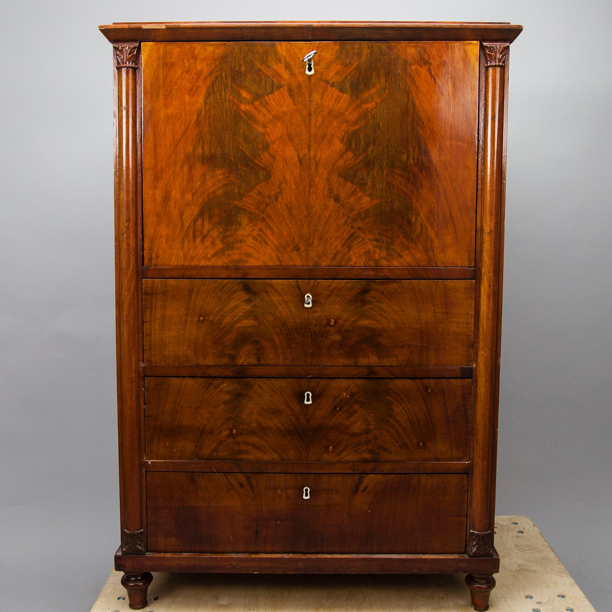 CHIFFONIER, mahogny 1800-talets andra hälft.