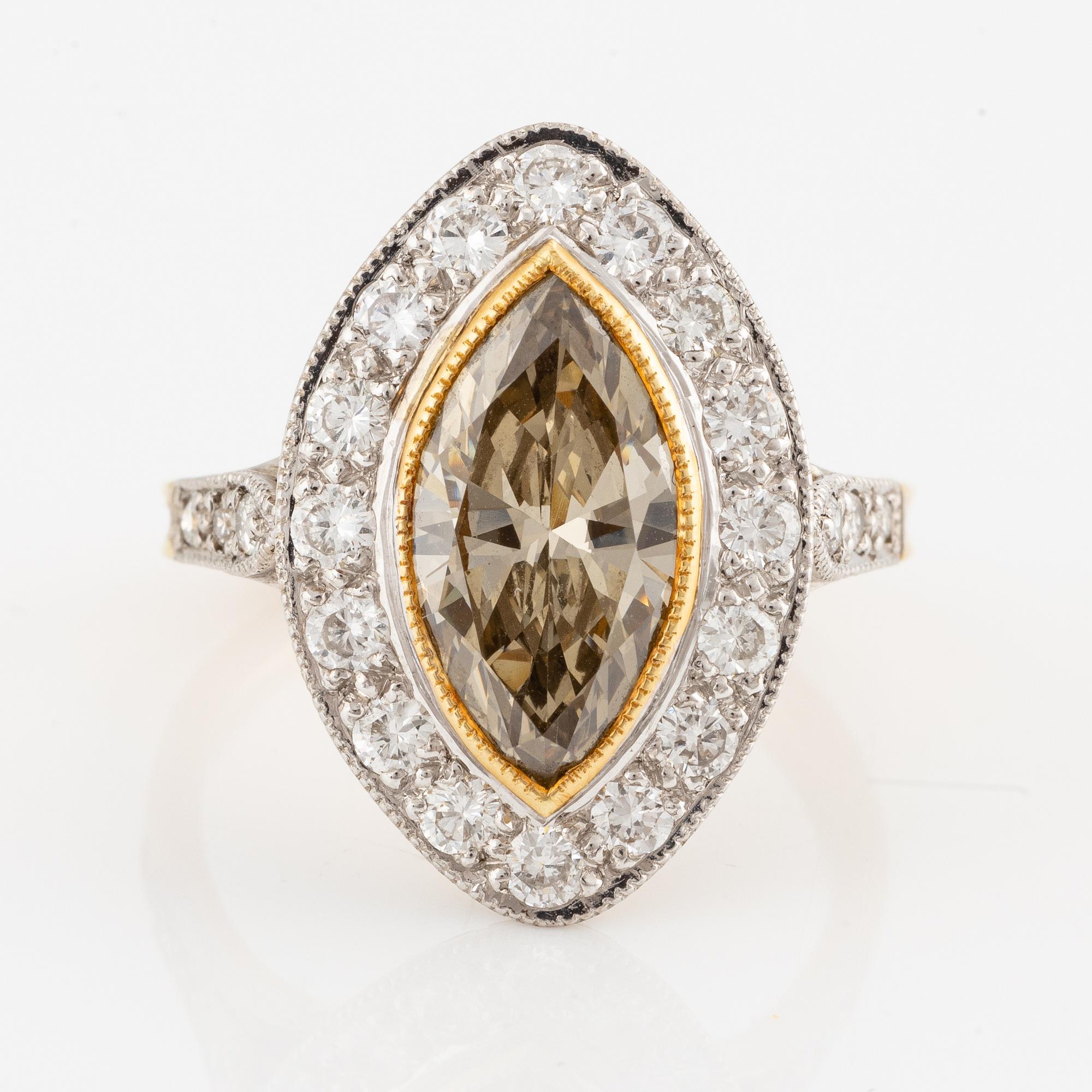 Ring in 18K gold set with a marquise-cut brown diamond and brilliant-cut diamonds.