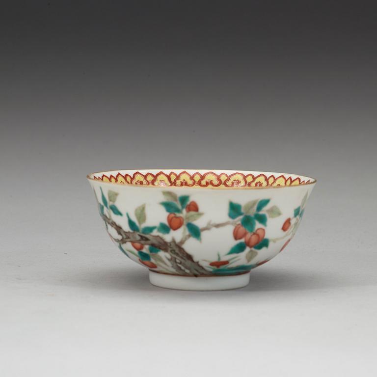 A famille rose bowl, late Qing dynasty, circa 1900.