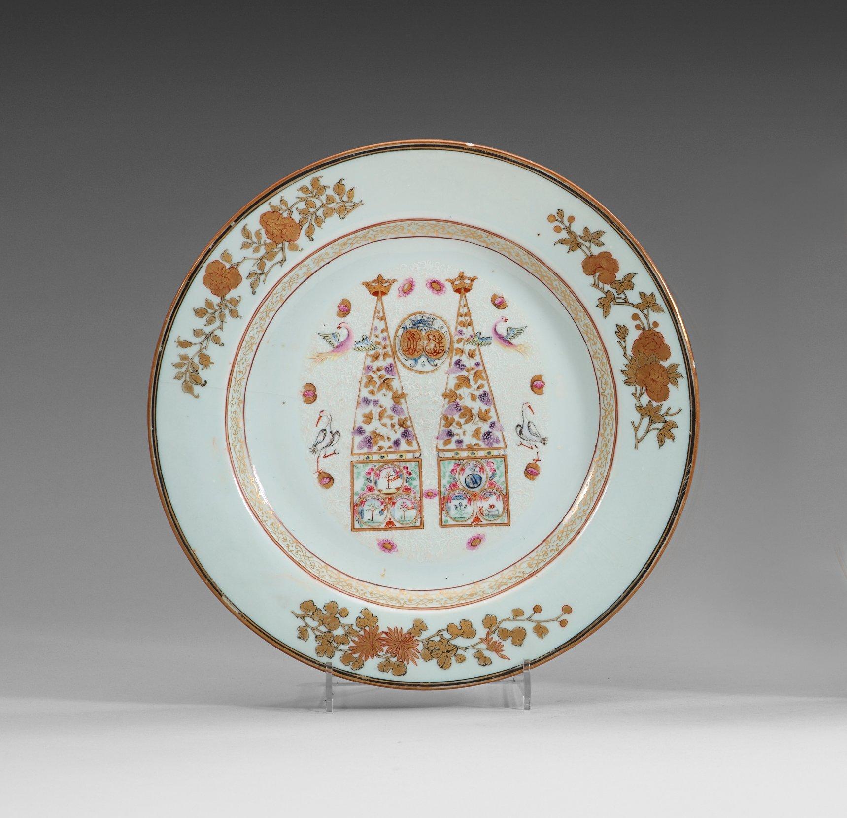 TALLRIK, vapenporslin. Qingd ynastin, Qianlong (1736-95).