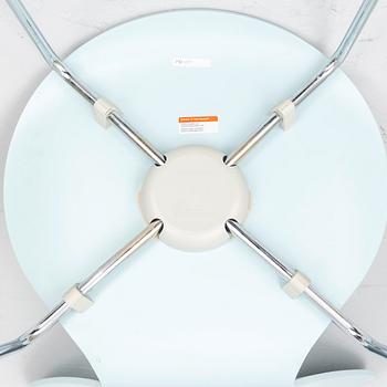 Arne Jacobsen, three 'Serie 7' chairs, Fritz Hansen 2005.