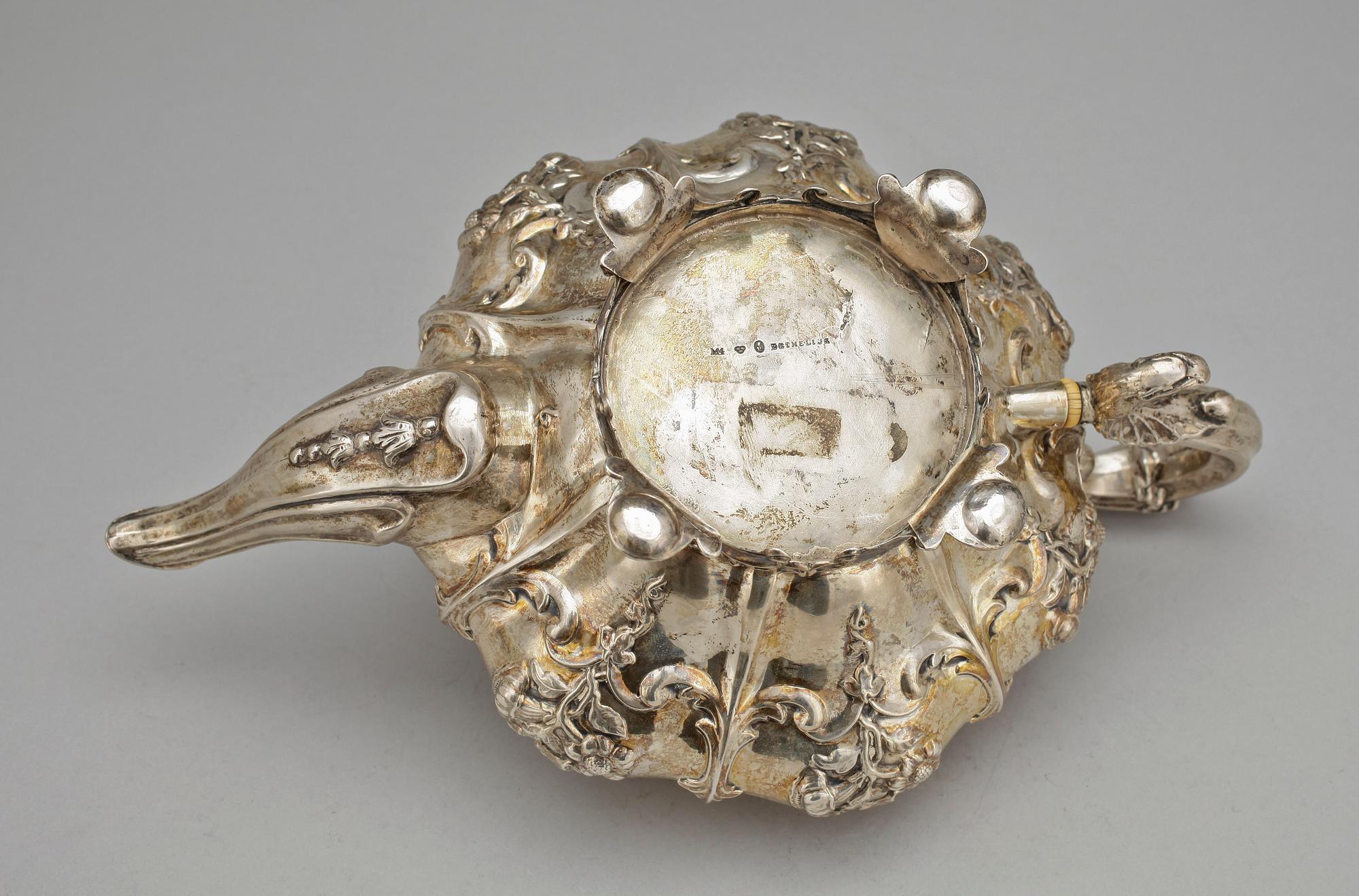 TÉKANNA, silver, Fredrik&Wilhelm Zethelius Stockholm 1842. Vikt ca 925 gram.