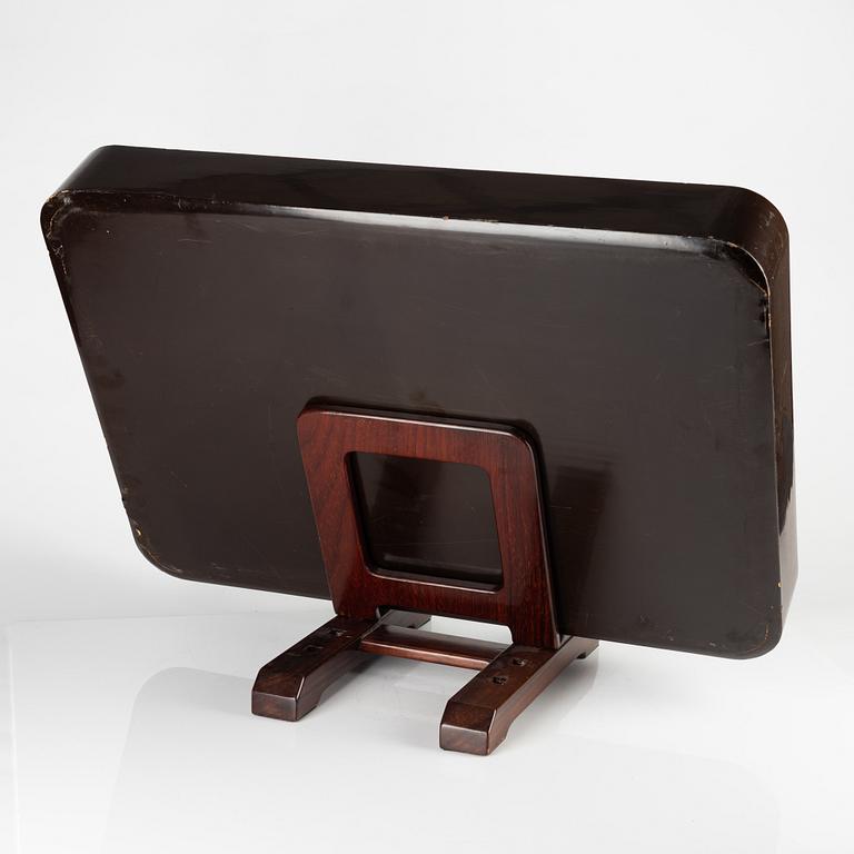 Bricka, lack. Japan, Meiji (1868-1912).