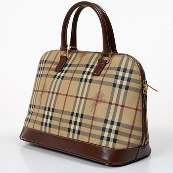 Burberry, väska samt plånbok.