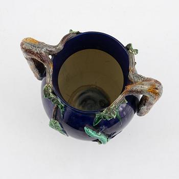 A ceramic urn, late 19th century.