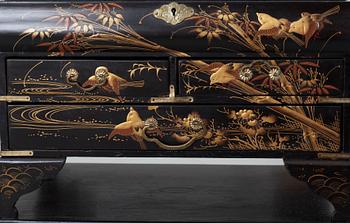 SKRIN PÅ BENSTÄLLNING,  1900-tal.