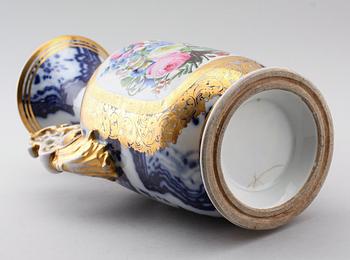 VAS, porslin, senempire, 1800-talets mitt.