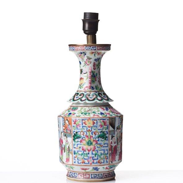 A Canton famille rose vase, Qing dynasty, 19th Century.