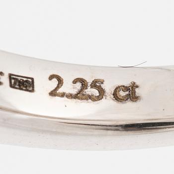 18K white gold half eternity ring with brilliant-cut diamonds.