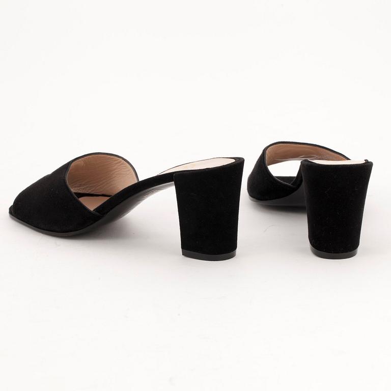 CHANEL, a pair of black suede sandals. Size 38.