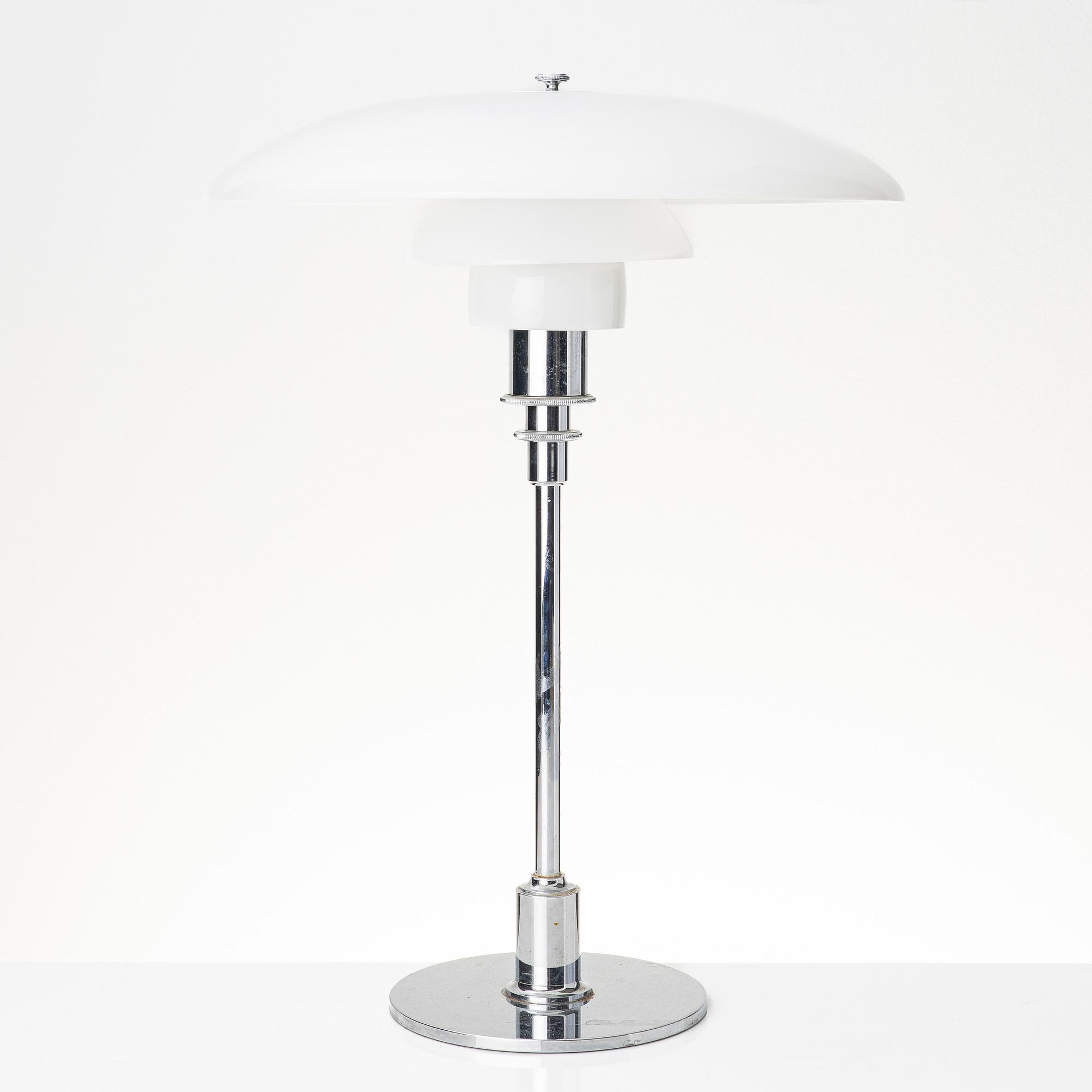 Poul Henningsen, bordslampa, "PH 3/2", Louis Poulsen, Danmark.
