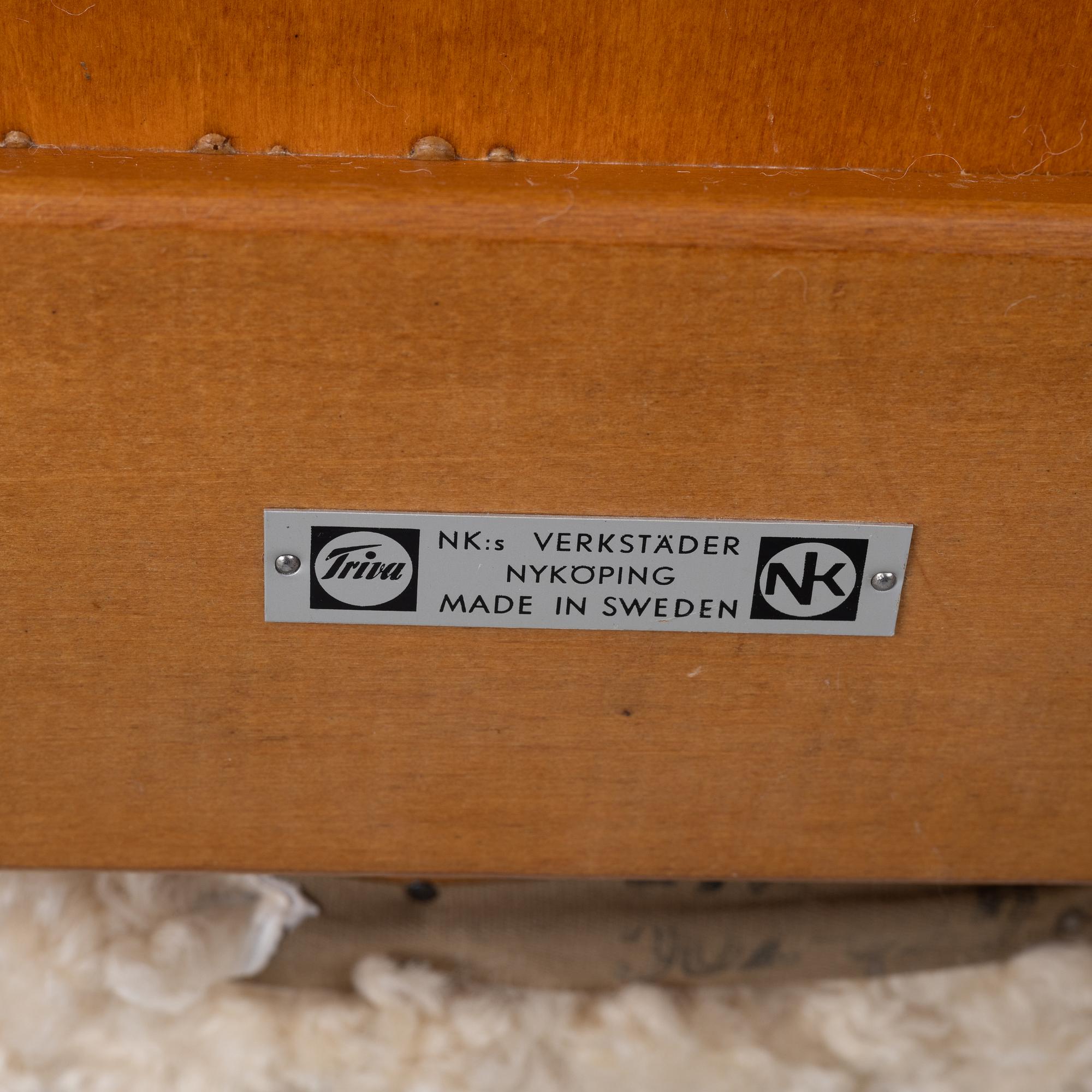 Bengt Ruda, karmstol, modell "562-026", med fotpall, ur "Triva-serien", Nordiska Kompaniet.