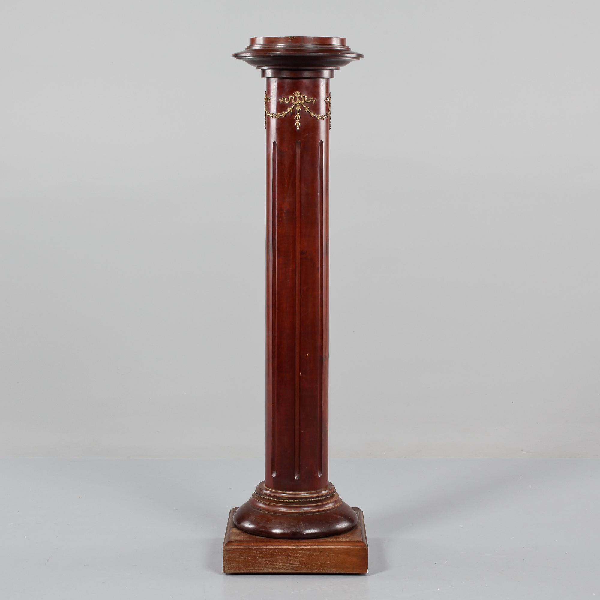 PIEDESTAL, empirestil, 1900-talets första hälft.