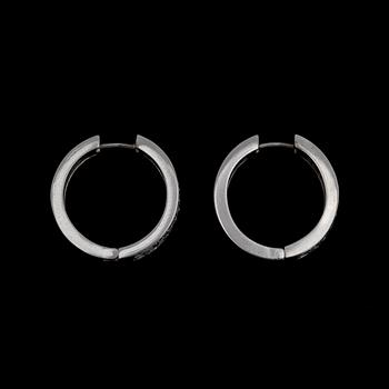 A pair of brilliant cut diamond earrings, tot. app. 1.50 ct.