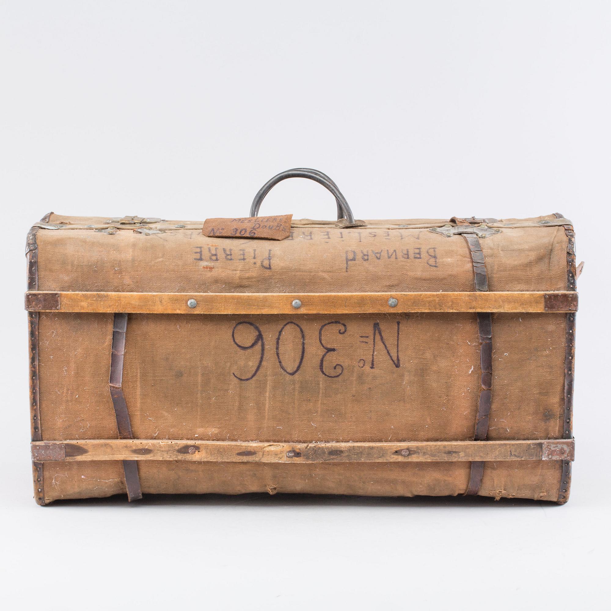 A FRENCH LEATHER CASE, 19th century.