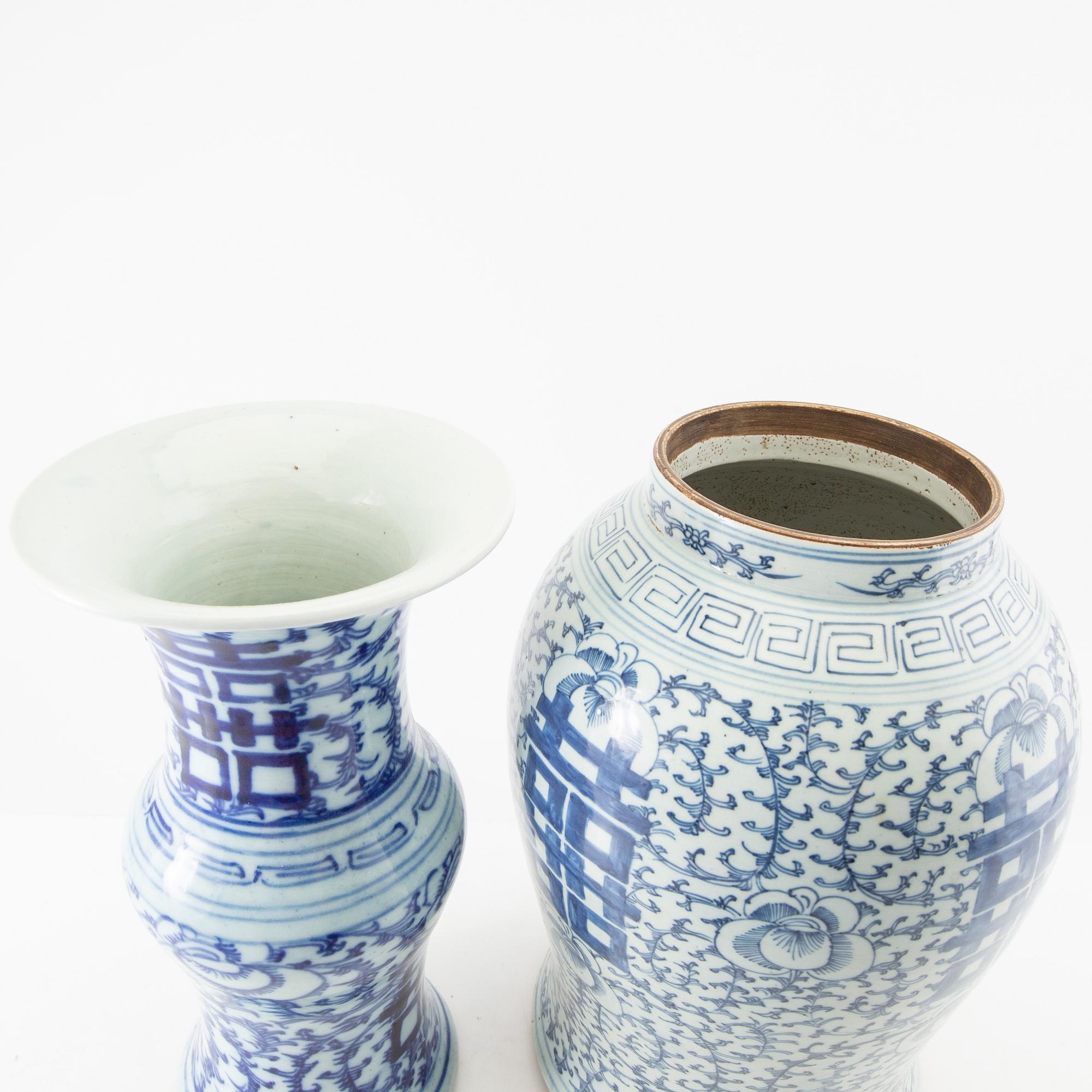 Lockurna samt vas Kina 1900-tal porslin.