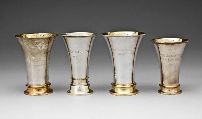 BÄGARE, 4 st, silver, bl a C G Hallberg, 1900-tal. Tot ca 1260 g.