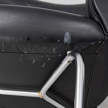 Hans J. Wegner, fåtölj med fotpall, "Ox Chair", EJ-100, Erik Jørgensen Møbelfabrik A/S, Svendborg, Danmark.