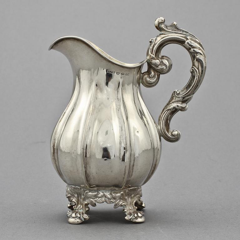 GRÄDDKANNA, silver, Otto Wilhelm Kjellberg, Västerås, 1867. Vikt 105 g.