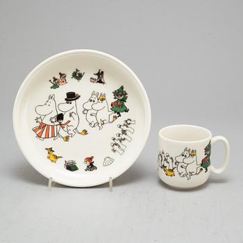 A Moomin characters porcelain mug and a plate 'Happy family' Arabia 1995-2001.