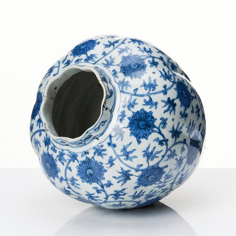 A Chinese blue and white lotus jar, Ming dynasty, Wanli (1572-1620).