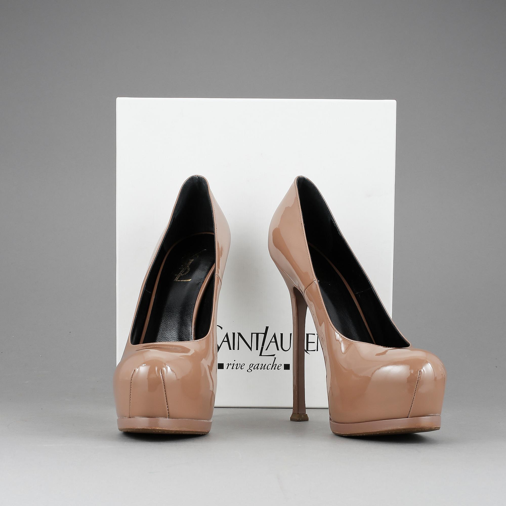 PUMPS, Yves Saint Laurent.