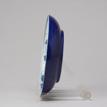 A blue and white dish, Chine, 20th Century with mark.