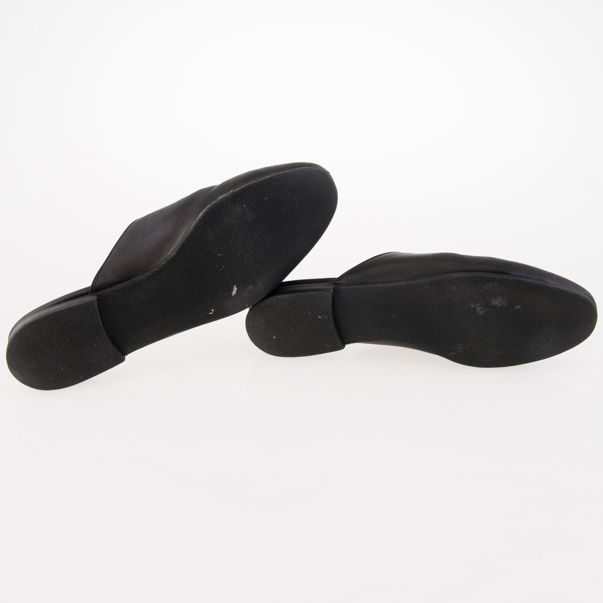 GUCCI Three Pairs of Shoes in size 40.