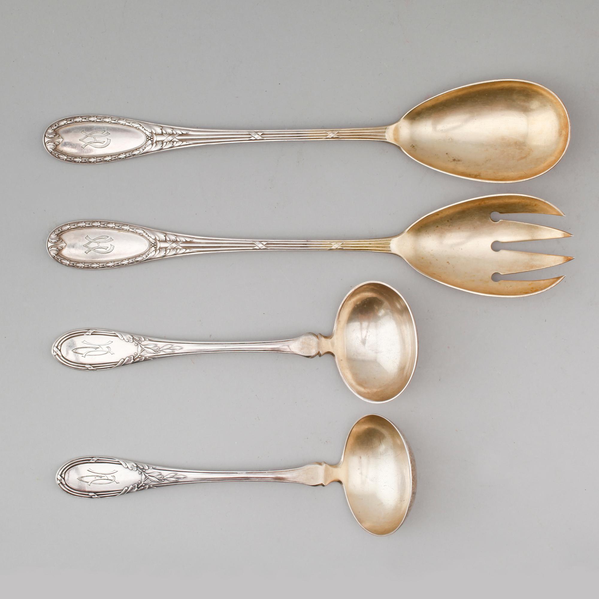 SERVERINGSBESTICK OCH SÅSSKEDAR, 4 delar, silver, 1900-talets första hälft.