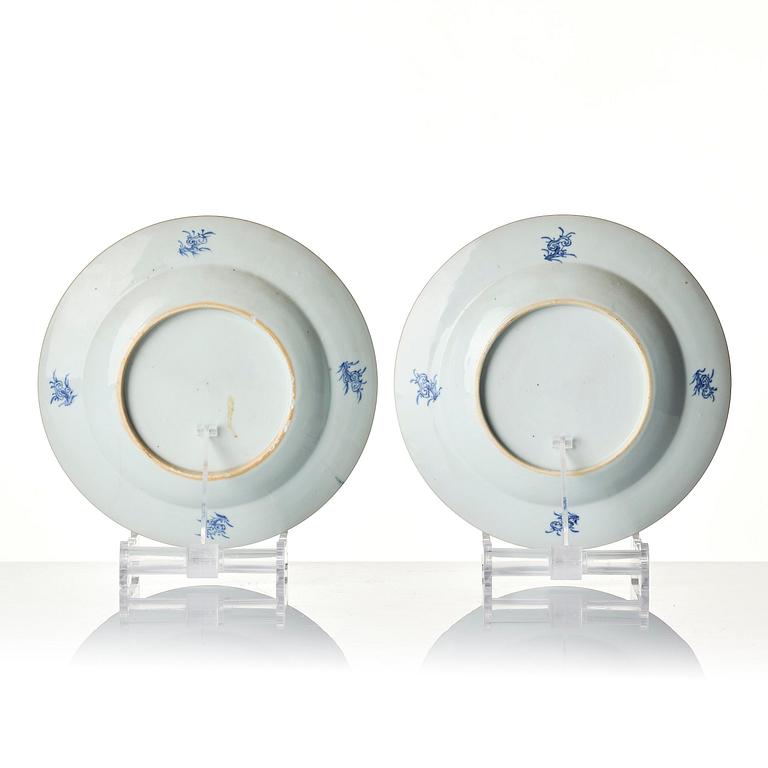 A set of six armorial dinner plates, Qing dynasty, 18th century.