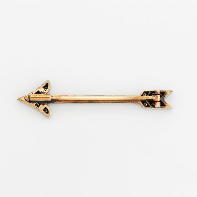 A gold and silver arrow brooch set with eight- and rose-cut diamonds.