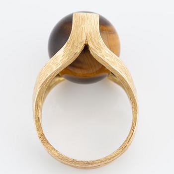 Gilbert Albert, ring, 18K gold with tiger's eye.