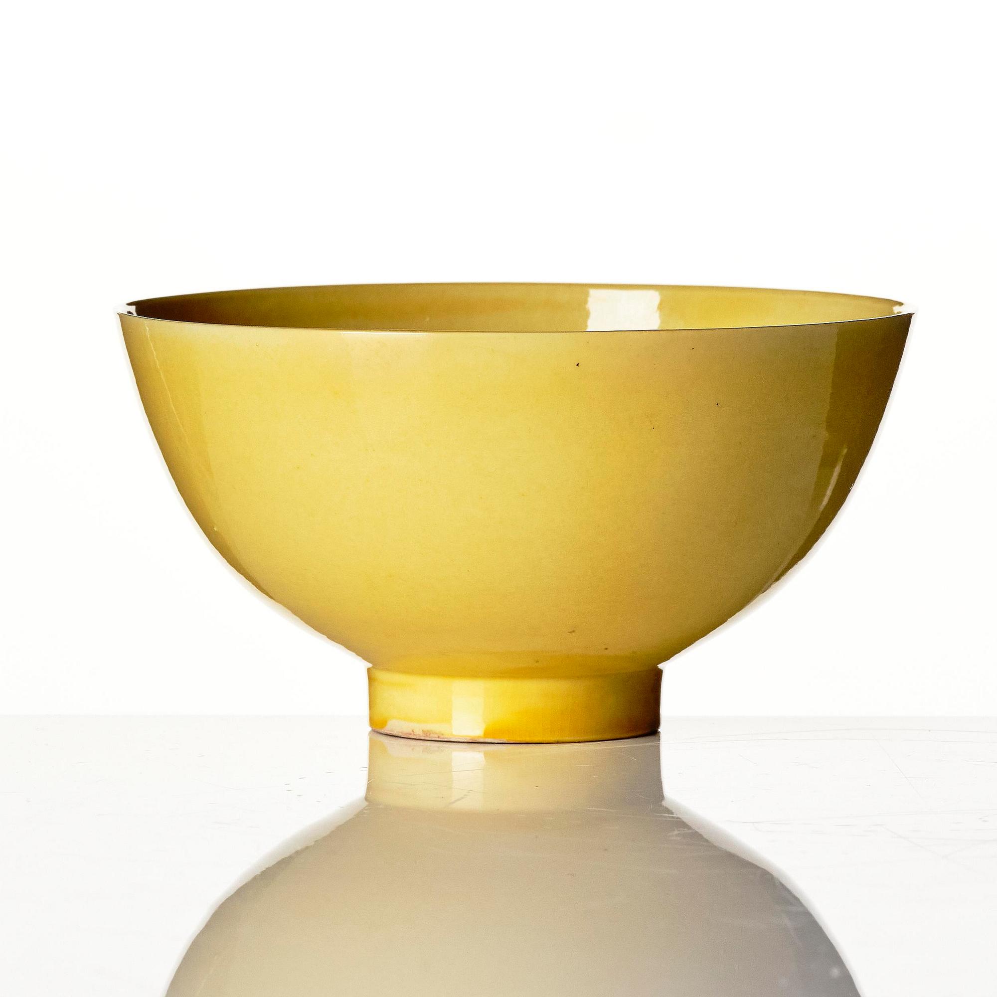 A fine yellow-glazed bowl Kangxi six-character mark and of the period (1662-1722).